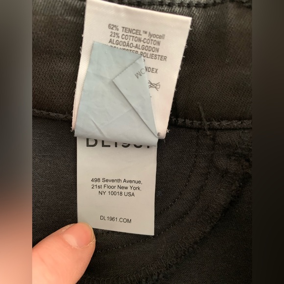DL1961 Marianna Hewitt cropped black jeans. Size 30 - Picture 9 of 16